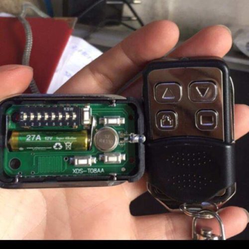 Điều khiển cửa cuốn 8 mã gạt sóng 433mhz inox