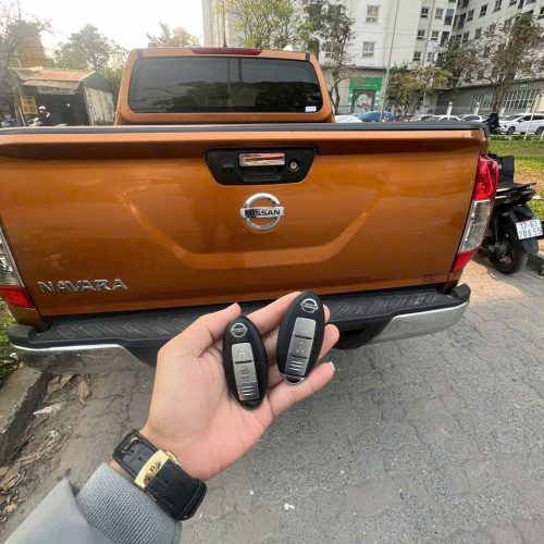 Làm chìa khoá Nissan Navara