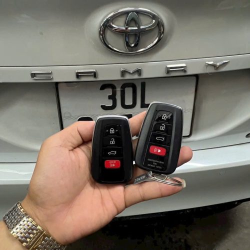 Làm chìa khoá Toyota Camry