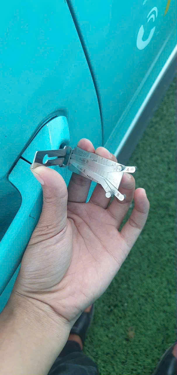 Mở Khóa Xe Điện VinFast